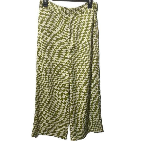 NWT Urban Outfitters Green & White Satin Olympia Print Crop Pants - Picture 3 of 15